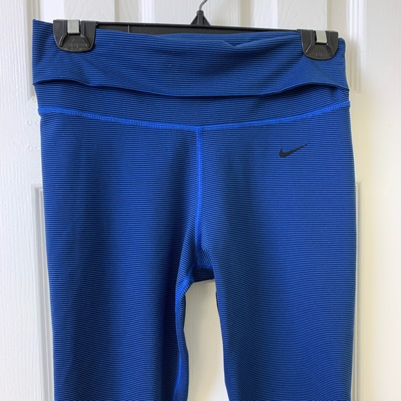 Nike Women’s Dri-Fit Legend 2.0 Capri Size S - Picture 4 of 8